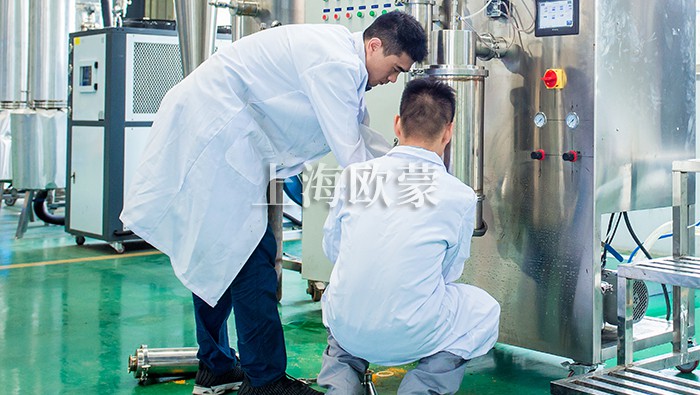 歐蒙實驗專員對客戶寄了的物料進(jìn)行噴霧干燥實驗